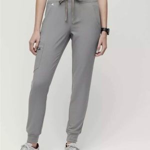 Figs scrub set in DARK SPACE GREY